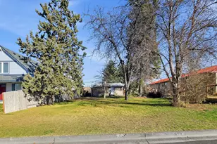 346 SW 12th St, Redmond, OR 97756 - Photo 9