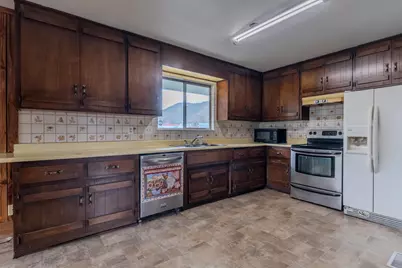 214 Berglund Street, Rogue River, OR 97537 - Photo 11