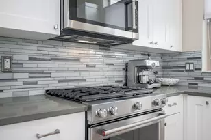 63101 NW Via Cambria, Bend, OR 97703 - Photo 7