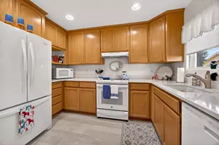 614 Cherrywood Dr, Medford, OR 97504 - Photo 9