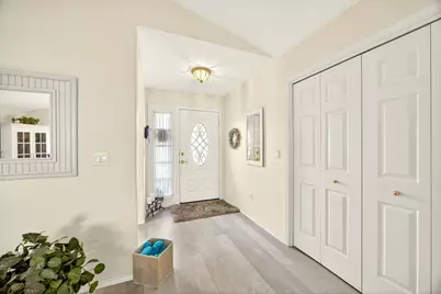 614 Cherrywood Drive, Medford, OR 97504 - Photo 3