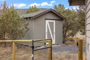 8551 S Red Cloud Ln, Powell Butte, OR 97753 - Photo 35