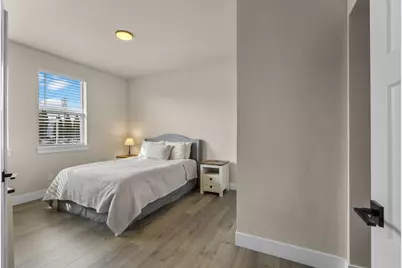 20534 Empire Avenue, Bend, OR 97701 - Photo 5