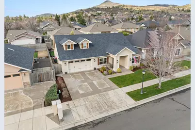 3767 Sunleaf Avenue, Medford, OR 97504 - Photo 3