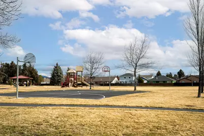 2465 NE 7th Lane, Redmond, OR 97756 - Photo 23