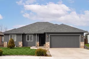 2465 NE 7th Ln, Redmond, OR 97756 - Photo 3
