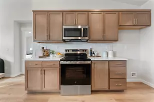 3072 Sky Lakes Dr, Medford, OR 97504 - Photo 9