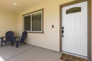 2852 Glacier Dr, Klamath Falls, OR 97603 - Photo 3