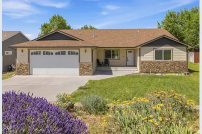 2852 Glacier Drive, Klamath Falls, OR 97603 - Photo 1