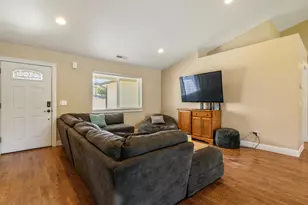 2852 Glacier Dr, Klamath Falls, OR 97603 - Photo 5