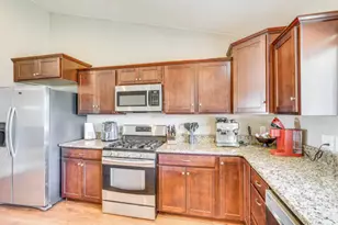 2852 Glacier Dr, Klamath Falls, OR 97603 - Photo 3