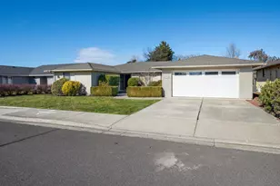 540 Golf View Dr, Medford, OR 97504 - Photo 19