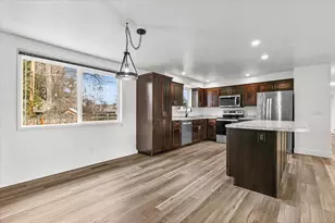 532 Barry Cir, Medford, OR 97501 - Photo 11