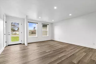 532 Barry Cir, Medford, OR 97501 - Photo 5