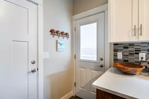 946 Stone Ridge Ave, Ashland, OR 97520 - Photo 17