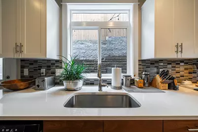 946 Stoneridge Avenue, Ashland, OR 97520 - Photo 15