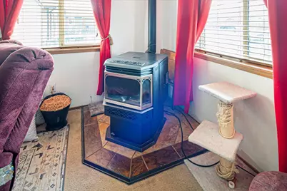 216 SW 3rd Street, Redmond, OR 97756 - Photo 3