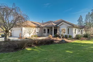 209 Twisted Pine Dr, Grants Pass, OR 97527 - Photo 1