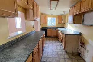 1805 NW Candler Ave, Grants Pass, OR 97526 - Photo 11