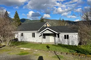 1805 NW Candler Ave, Grants Pass, OR 97526 - Photo 1