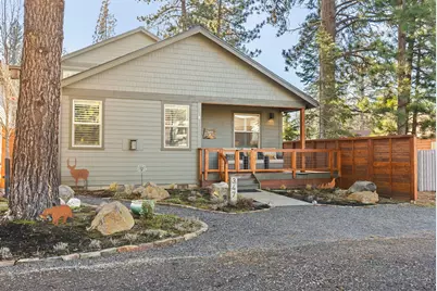 347 E Jefferson Avenue, Sisters, OR 97759 - Photo 1