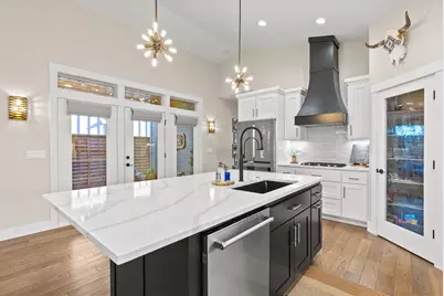 347 E Jefferson Avenue, Sisters, OR 97759 - Photo 5