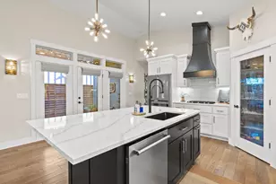 347 E Jefferson Ave, Sisters, OR 97759 - Photo 5