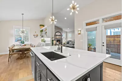 347 E Jefferson Avenue, Sisters, OR 97759 - Photo 9