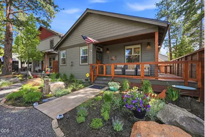 347 E Jefferson Avenue, Sisters, OR 97759 - Photo 3