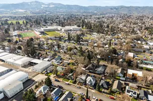 610 S Holly St, Medford, OR 97501 - Photo 39