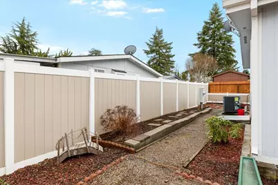 [Address not provided], Phoenix, OR 97535 - Photo 25