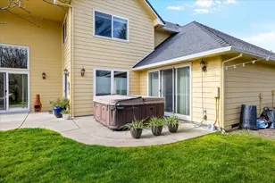 404 Silver Creek Dr, Central Point, OR 97502 - Photo 33