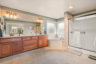 404 Silver Creek Dr, Central Point, OR 97502 - Photo 31