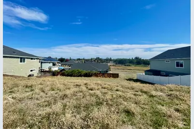 135 Hidden Valley Drive, Eagle Point, OR 97524 - Photo 5