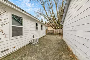 403 SW Burgess St, Grants Pass, OR 97526 - Photo 23