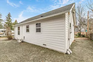 403 SW Burgess St, Grants Pass, OR 97526 - Photo 25