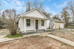 403 SW Burgess St, Grants Pass, OR 97526 - Photo 3