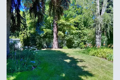 898 NW Riverside Boulevard, Bend, OR 97703 - Photo 37