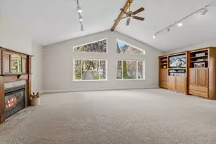 898 NW Riverside Blvd, Bend, OR 97703 - Photo 17