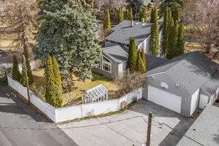 898 NW Riverside Blvd, Bend, OR 97703 - Photo 39