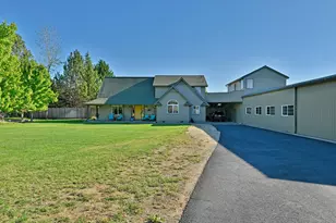 536 Rogue Air Dr, Shady Cove, OR 97539 - Photo 3