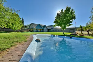 536 Rogue Air Dr, Shady Cove, OR 97539 - Photo 11