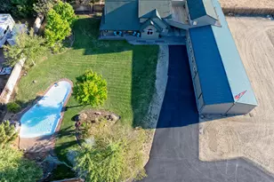 536 Rogue Air Dr, Shady Cove, OR 97539 - Photo 1