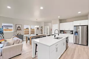 1667 SW Black Butte Ct, Redmond, OR 97756 - Photo 9