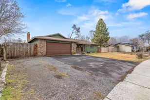 4332 Meadows Dr, Klamath Falls, OR 97603 - Photo 3