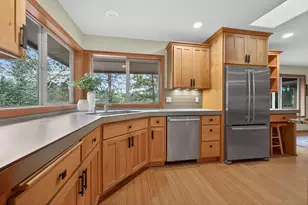 3695 NW Kirkaldy Ct, Bend, OR 97703 - Photo 11