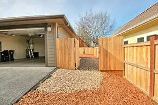 205 N 9th St, Jacksonville, OR 97530 - Photo 33