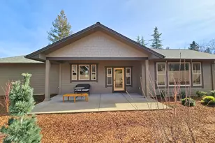 205 N 9th St, Jacksonville, OR 97530 - Photo 29