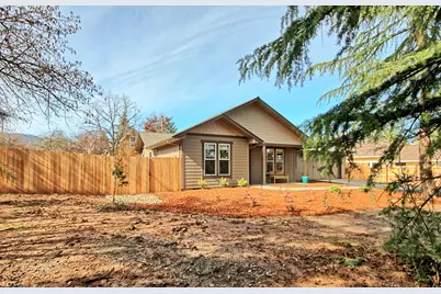 205 N 9th Street, Jacksonville, OR 97530 - Photo 3