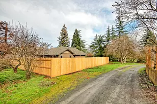 205 N 9th St, Jacksonville, OR 97530 - Photo 37